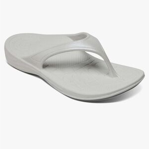Aetrex Fiji orthopedic flip flips for plantar fasciitis